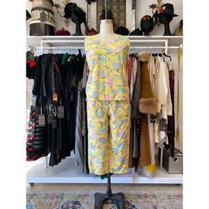 Vintage 1980s retro print 2 piece set, cropped pants, tank top, yellow cotton, m